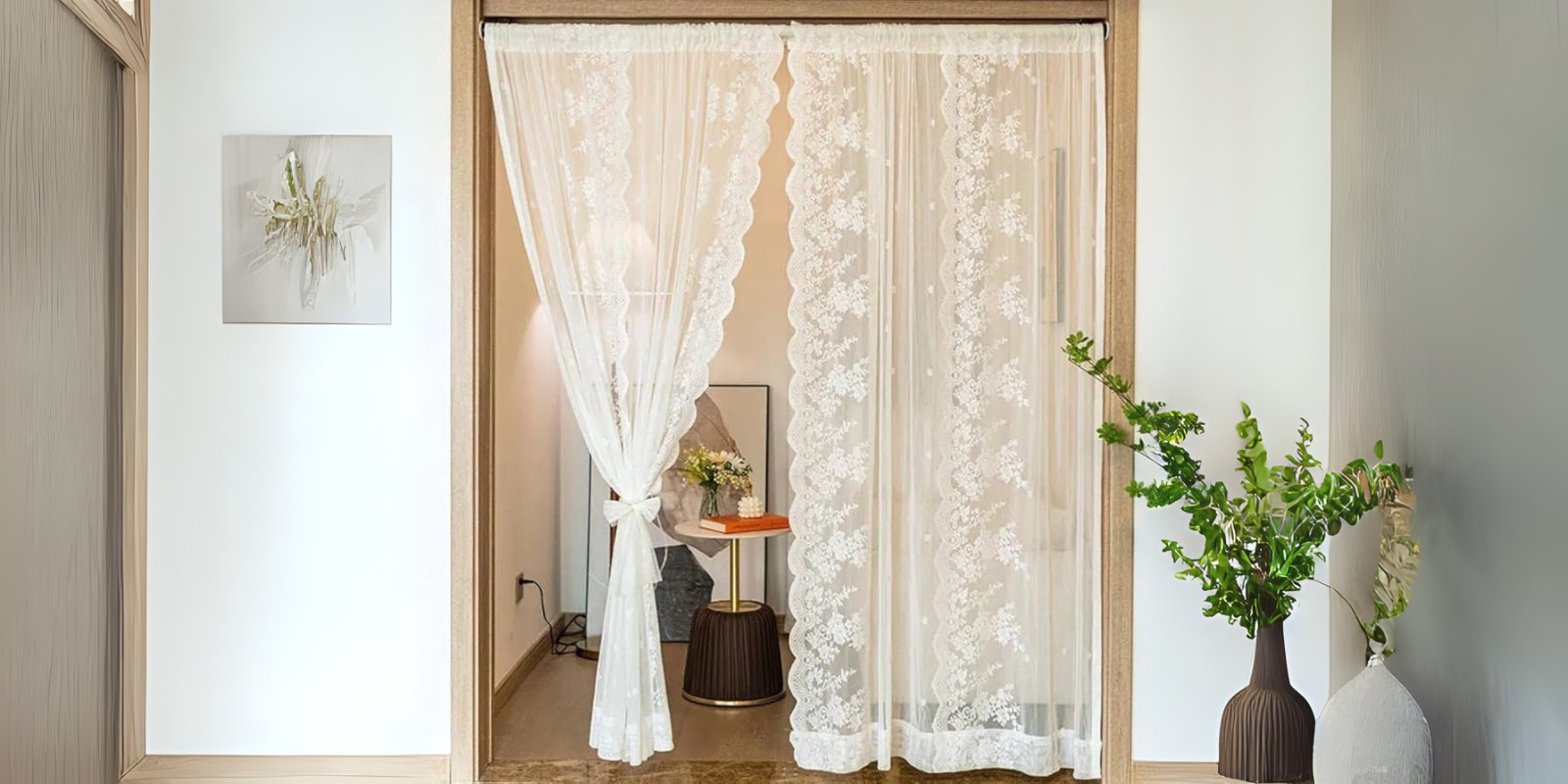 Perdea din organza transparentă, ușor strălucitoare, pentru un decor sofisticat