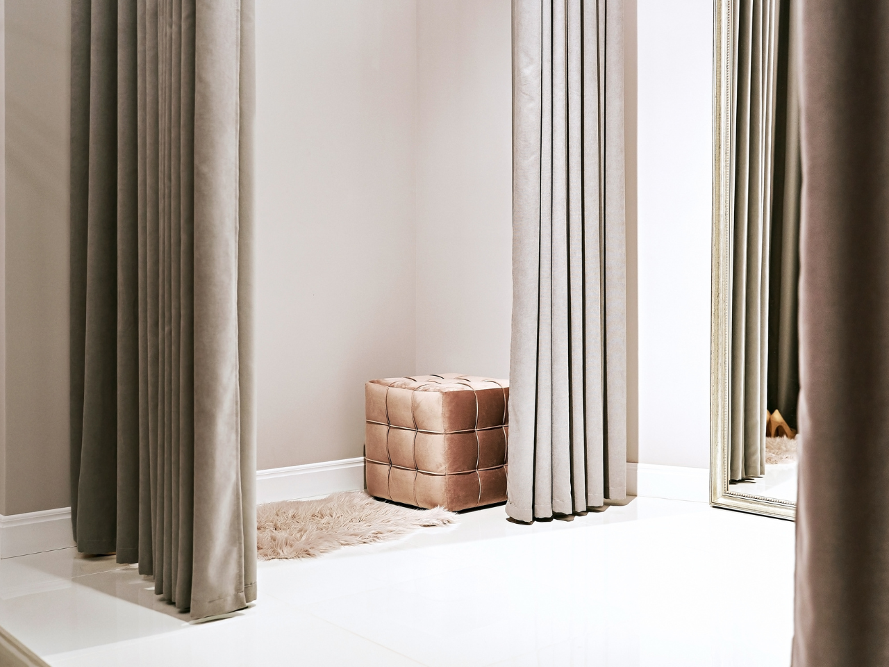 textil.jpg	Draperii decorative pentru showroom de produse sau mobilier